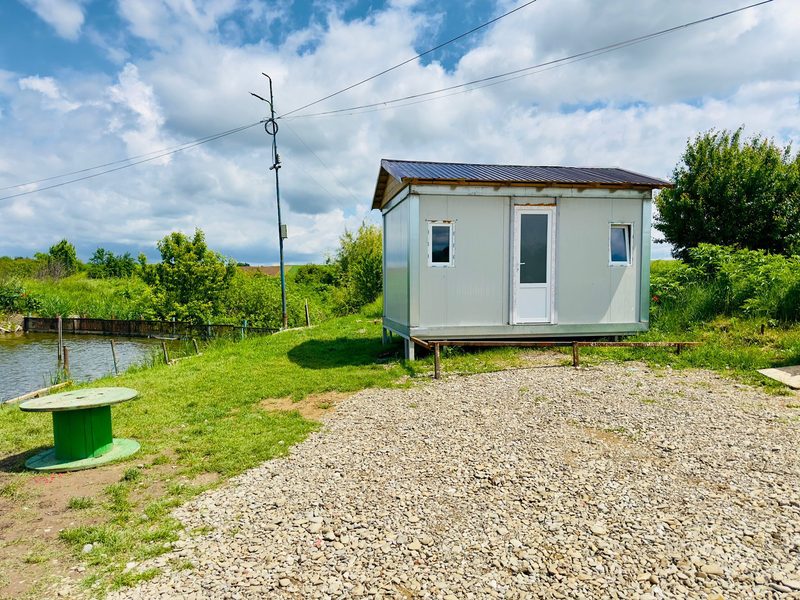 Panoramă cu nori deasupra Lacului Periș